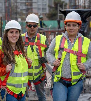 Trabajadoras y trabajador de la construcción