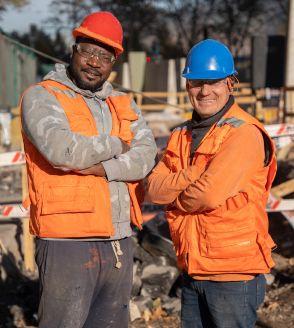 Trabajos en obra dos trabajadores